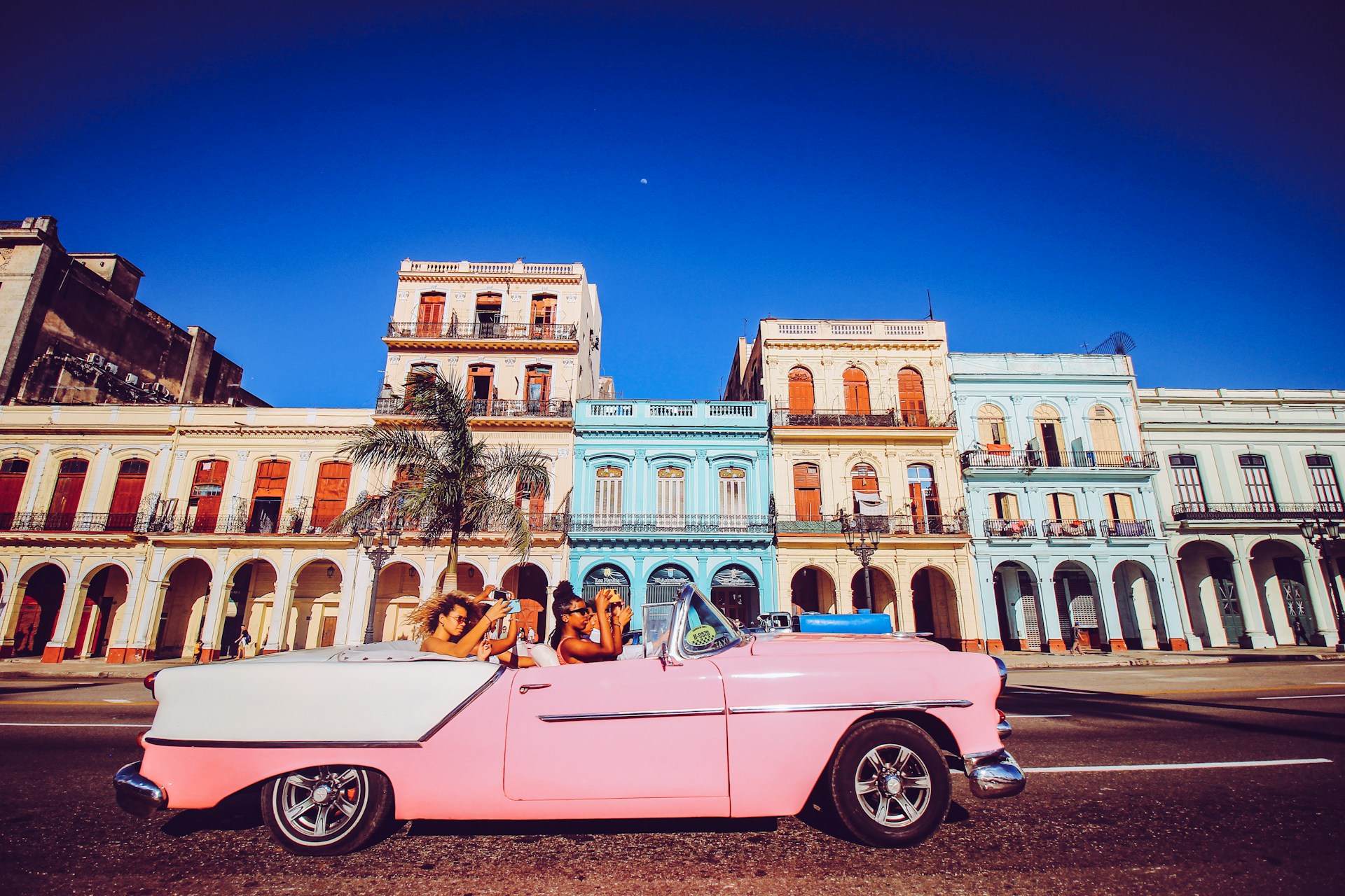 Cruising Through Time: A Guide to Cuba's Vintage Car Experience